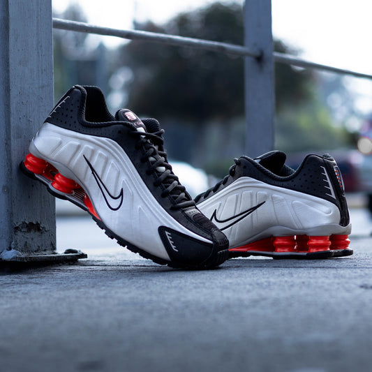 NIKE SHOX R4 METTALIC SILVER
