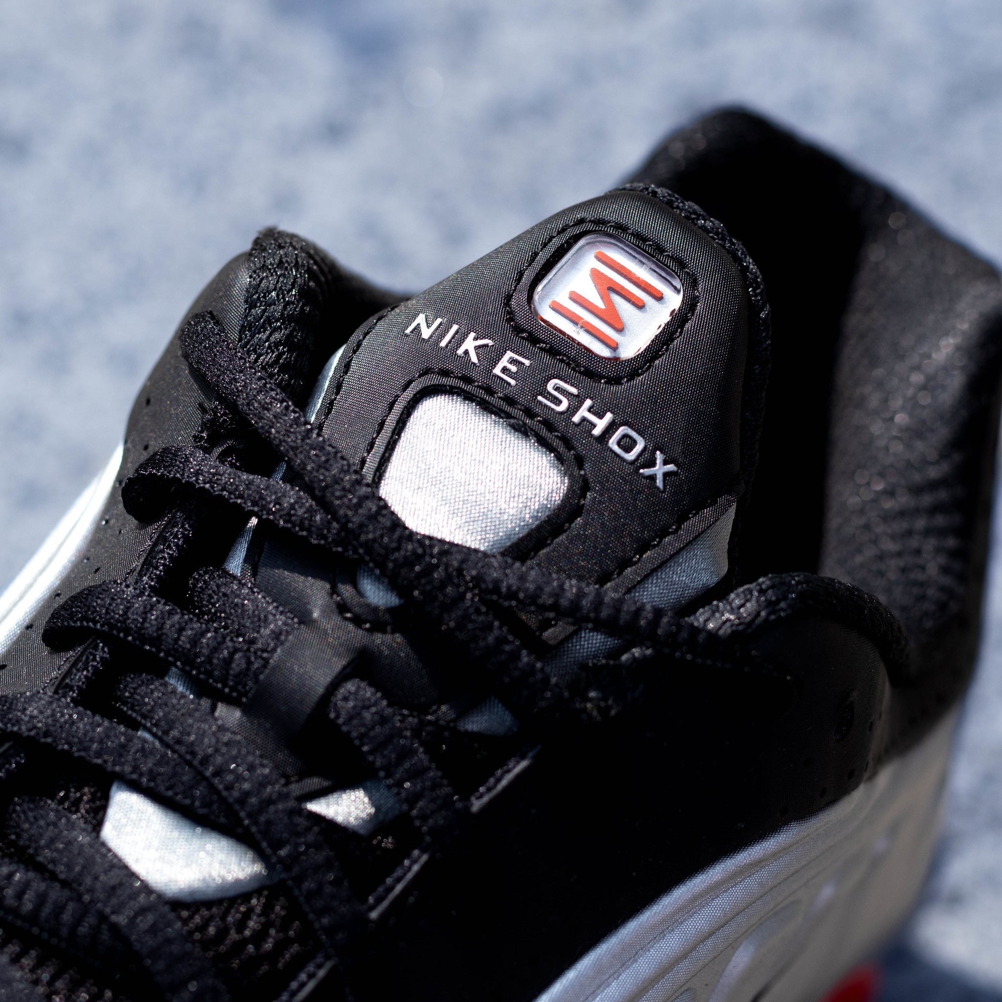 NIKE SHOX R4 METTALIC SILVER