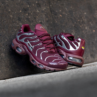 NIKE AIR MAX PLUS SE MAROON METALLIC SILVER-HJ9743-600-A