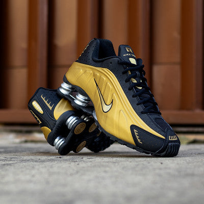 NIKE SHOX R4 BLACK METALLIC GOLD W-AR3565-005-A
