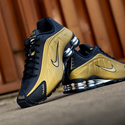 NIKE SHOX R4 BLACK METALLIC GOLD W-AR3565-005-B