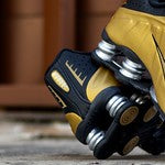 NIKE SHOX R4 BLACK METALLIC GOLD W-AR3565-005-E