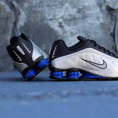 NIKE SHOX R4 BLACK METALLIC RACER BLUE W-AR3565-006-E
