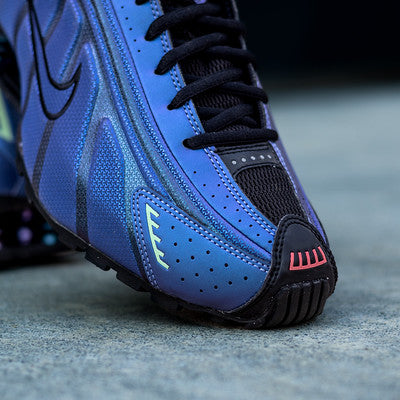 NIKE SHOX R4 IRIDESCENT-HQ3446-001-E