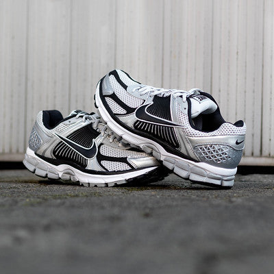 NIKE ZOOM VOMERO 5 METALLIC SILVER BLACK-FJ4151-004-A