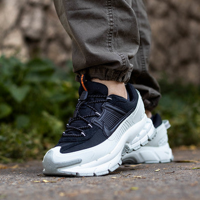 NIKE ZOOM VOMERO 5 ROAM BLACK SILVER-FV2295-001-A