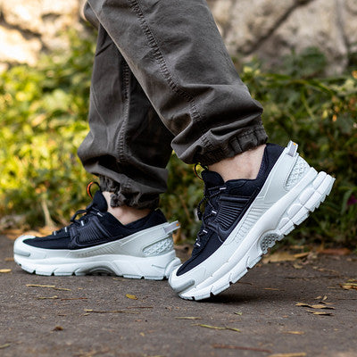 NIKE ZOOM VOMERO 5 ROAM BLACK SILVER-FV2295-001-E